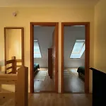 Kemences Vendeghaz * بالاتونفينيفيس